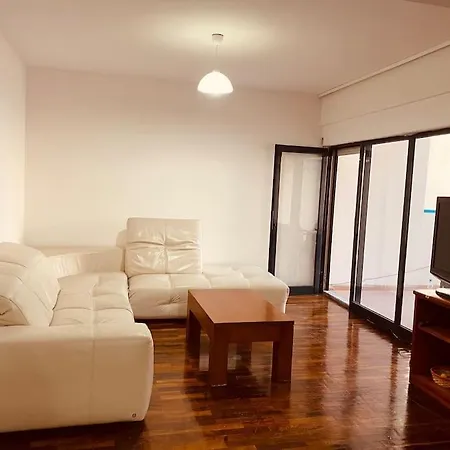 Downtown Bllok 2br, Large Patio, Ac-wifi