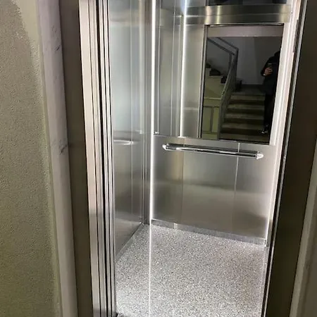 Downtown Bllok 2br, Large Patio, Ac-wifi * Tirana