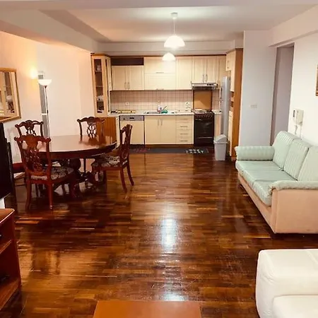 Downtown Bllok 2br, Large Patio, Ac-wifi Apartment *