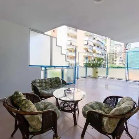 Downtown Bllok 2br, Large Patio, Ac-wifi Tirana