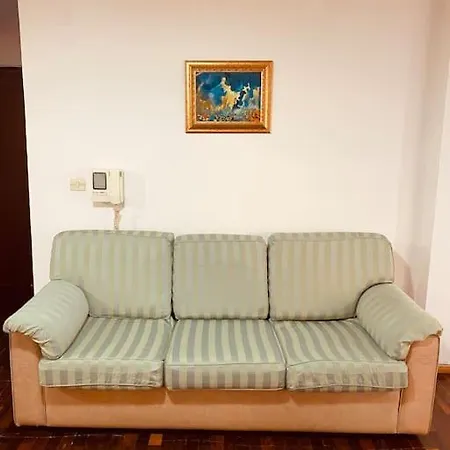 Downtown Bllok 2br, Large Patio, Ac-wifi Apartment Tirana