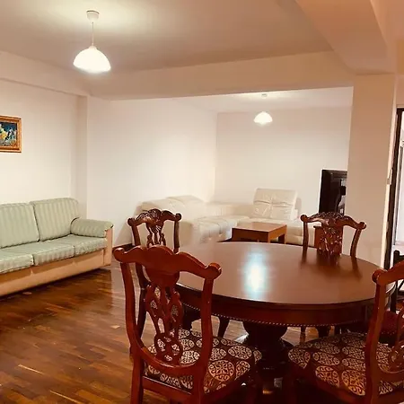 Downtown Bllok 2br, Large Patio, Ac-wifi Apartment *