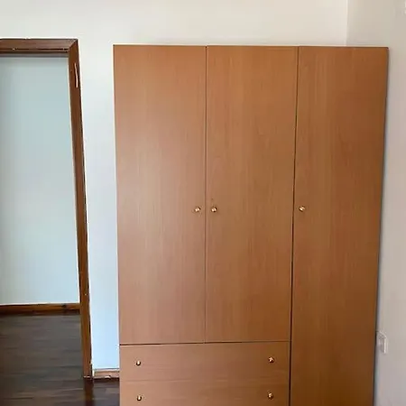 Downtown Bllok 2br, Large Patio, Ac-wifi * Tirana