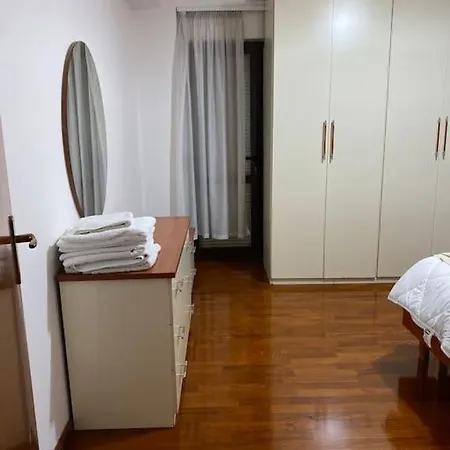 Appartamento Downtown Bllok 2br, Large Patio, Ac-wifi Tirana
